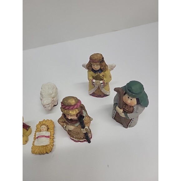 NATIVITY SET RESIN 7 PIECE 4” TABLETOP NATIVITY - Picture 6 of 14